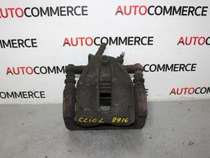 Used Front brake calliper, left Renault Clio III (SR) 1.5 dCi 70 Price on request offered by Autocommerce