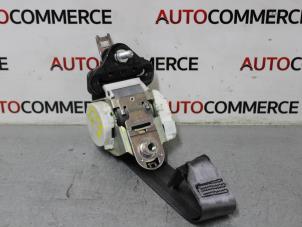 Used Rear seatbelt, right Renault Clio III (BR/CR) 1.2 16V 75 Hi-Flex Price on request offered by Autocommerce