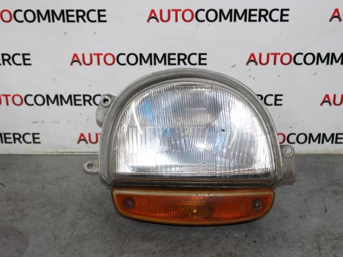 Używane Reflektor prawy Renault Twingo (C06) 1.2 Cena € 15,00 Procedura marży oferowane przez Autocommerce