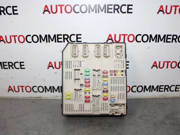 Fuse box from a Renault Megane III Coupe (DZ) 1.6 16V 2009