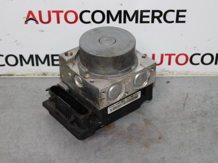 ABS pump from a Renault Megane II (BM/CM) 1.9 dCi 120 2006