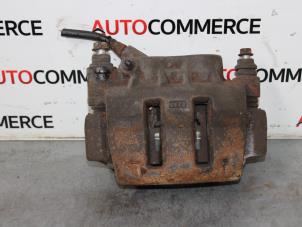 Used Front brake calliper, right Renault Master III (JD/ND/PD) 2.5 dCi 115 Price on request offered by Autocommerce