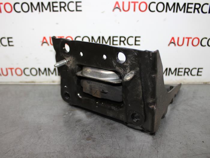 Engine mount from a Citroën DS3 (SA) 1.4 HDi 2013