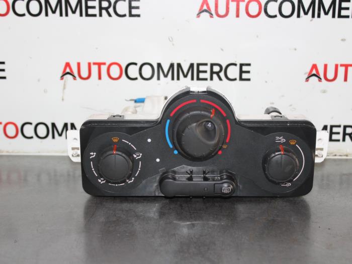 Heater control panel from a Renault Clio III (SR) 1.5 dCi 70 2008