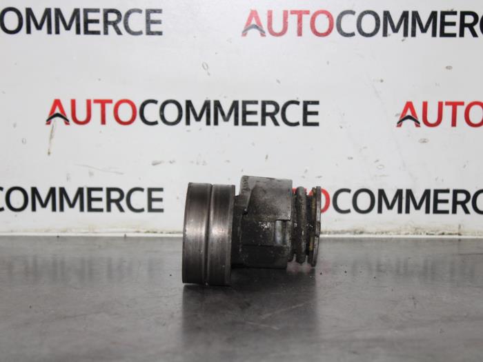 Drive belt tensioner from a Renault Scénic II (JM) 1.9 dCi 130 2008