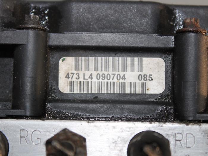 ABS-pump från en Renault Twingo (C06) 1.2 16V 2005