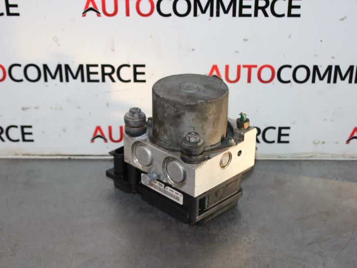 ABS-pump från en Renault Twingo (C06) 1.2 16V 2005