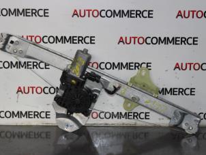 Used Window mechanism 4-door, front right Renault Clio III (BR/CR) 1.2 16V 75 Price € 100,00 Margin scheme offered by Autocommerce