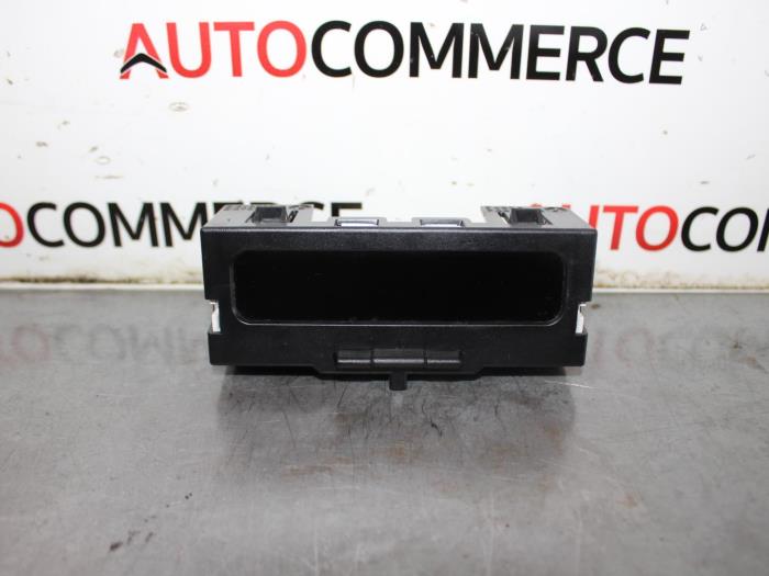 Begagnade Innerdisplay Renault Megane II (BM/CM) 1.5 dCi 80 Pris € 20,00 Marginaltabell erbjuds av Autocommerce