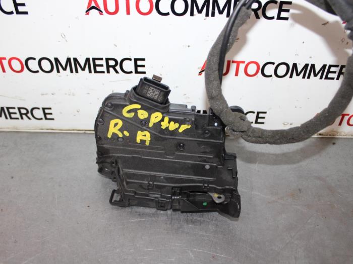 Serrure portière mécanique 4portes arrière droite d'un Renault Captur (2R) 1.5 Energy dCi 90 FAP 2015