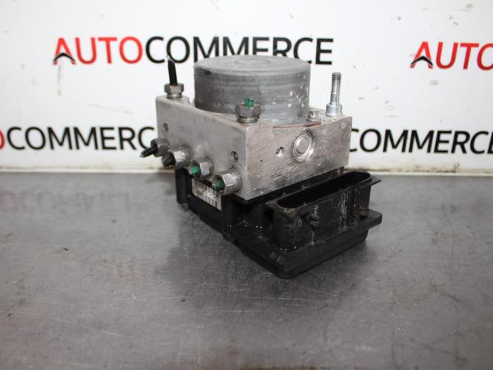 Begagnade ABS-pump Renault Clio III (BR/CR) 1.5 dCi 85 Pris € 20,00 Marginaltabell erbjuds av Autocommerce