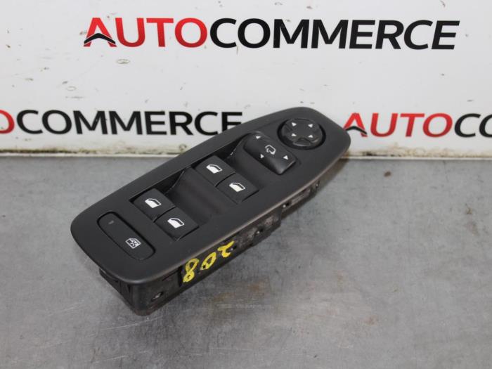 Multi-functional window switch from a Peugeot 208 I (CA/CC/CK/CL) 1.2 Vti 12V PureTech 82 2014
