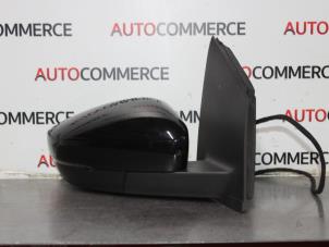 Used Wing mirror, right Volkswagen Polo V (6R) 1.2 12V BlueMotion Technology Price on request offered by Autocommerce
