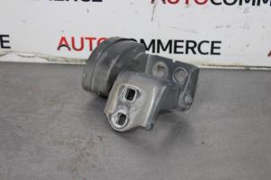 Used Front door hinge, right Renault Scénic II (JM) 1.5 dCi 105 Price € 15,00 Margin scheme offered by Autocommerce