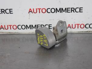 Używane Zawias drzwi lewych tylnych Renault Megane II (BM/CM) 1.6 16V Cena na żądanie oferowane przez Autocommerce