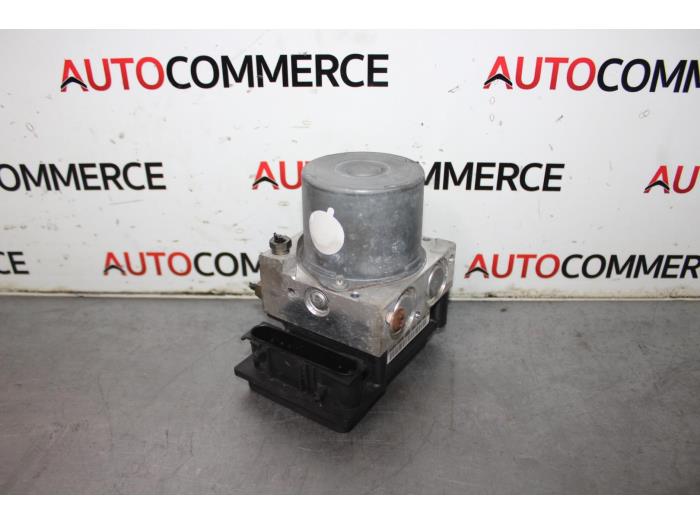 Usagé Bloc ABS Renault Scénic II (JM) 1.5 dCi 80 Prix € 25,00 Règlement à la marge proposé par Autocommerce