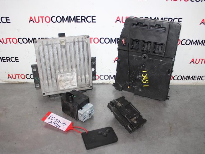 Used Engine management computer Renault Scénic II (JM) 1.5 dCi 80 Price € 125,00 Margin scheme offered by Autocommerce