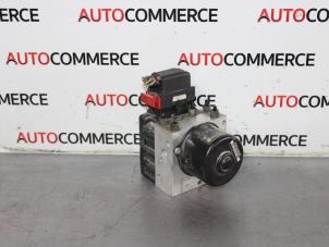Używane Pompa ABS Peugeot 206 (2A/C/H/J/S) 1.4 HDi Cena € 30,00 Procedura marży oferowane przez Autocommerce