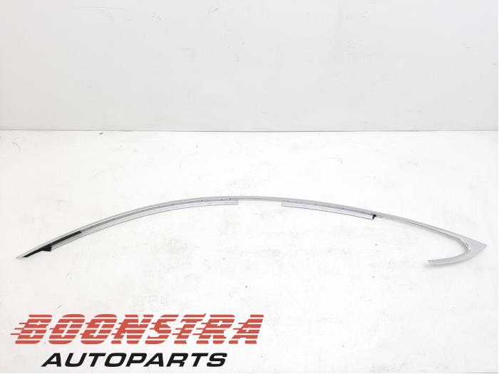 Begagnade Dekorstripe Tesla Model S 85D Pris € 111,75 Marginaltabell erbjuds av Boonstra Autoparts