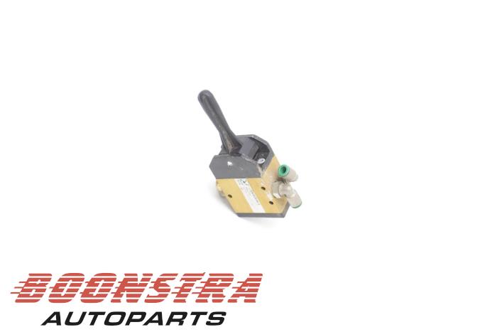 Begagnade Diverse Scania P360 Pris € 36,24 Inklusive moms erbjuds av Boonstra Autoparts