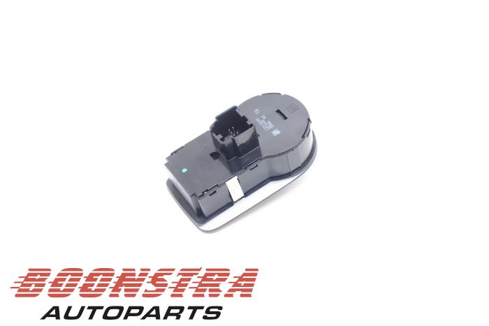 Light switch from a Opel Corsa D 1.2 16V 2013