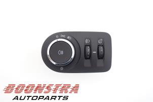 Usados Interruptor de luz Opel Corsa D 1.2 16V Precio € 24,95 Norma de margen ofrecido por Boonstra Autoparts