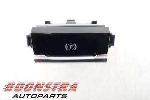 Usados Interruptor de freno de mano Citroen C4 Grand Picasso (3A) 1.6 HDiF 16V 115 Precio € 29,95 Norma de margen ofrecido por Boonstra Autoparts