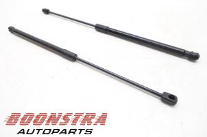 Used Set of tailgate gas struts Volkswagen Polo VI (AW1) 1.0 MPi 12V Price € 24,95 Margin scheme offered by Boonstra Autoparts