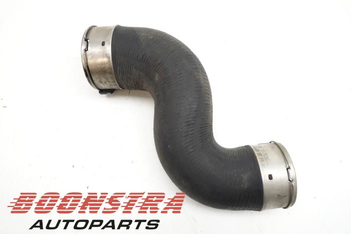 Gebrauchte Intercooler Schlauch Mercedes Sprinter 3,5t (906.13/906.23) 313 CDI 16V Preis € 30,19 Mit Mehrwertsteuer angeboten von Boonstra Autoparts