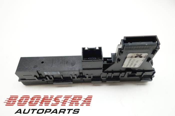 PDC switch from a Audi A8 (D4) 4.2 TDI V8 32V Quattro 2010