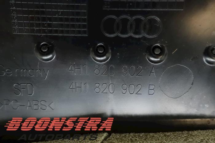 Rejilla de aire de salpicadero de un Audi A8 (D4) 4.2 TDI V8 32V Quattro 2010