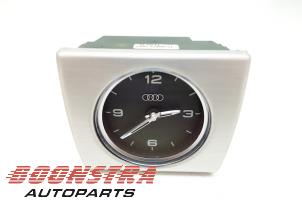 Gebrauchte Uhr Audi A8 (D4) 4.2 TDI V8 32V Quattro Preis € 36,75 Margenregelung angeboten von Boonstra Autoparts