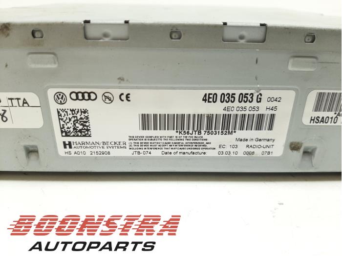 Module radio d'un Audi A8 (D4) 4.2 TDI V8 32V Quattro 2010