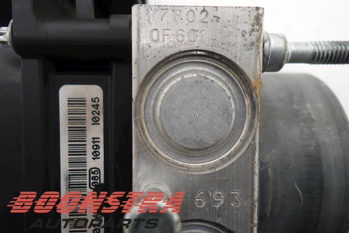 ABS Pumpe van een Fiat Punto Evo (199) 1.2 Euro 5 2011