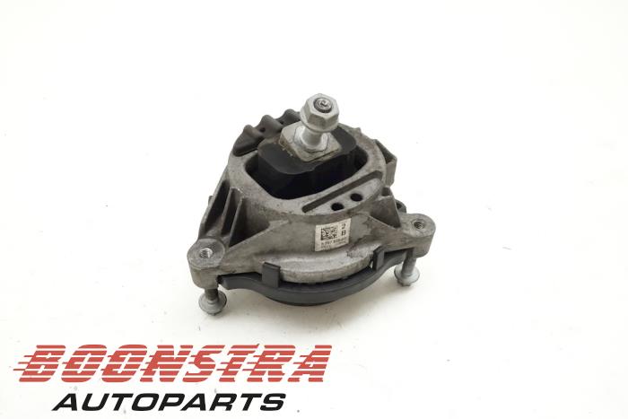 Engine mount from a BMW 1 serie (F20) 118d 2.0 16V 2013