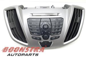 Usados Panel de control de radio Ford Transit 2.0 TDCi 16V Eco Blue 105 Precio € 44,47 IVA incluido ofrecido por Boonstra Autoparts