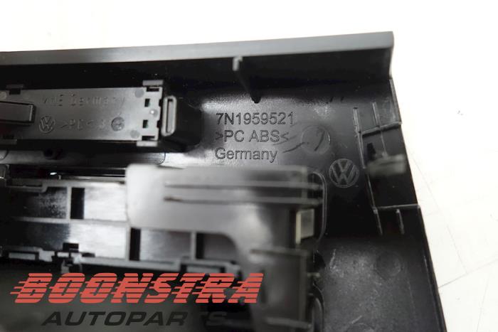 Interruptor ESP de un Volkswagen Sharan (7N) 2.0 TDI 16V 2011