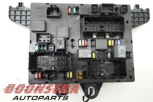 Używane Skrzynka bezpieczników Opel Astra J (PC6/PD6/PE6/PF6) 1.6 Turbo 16V Cena € 36,75 Procedura marży oferowane przez Boonstra Autoparts