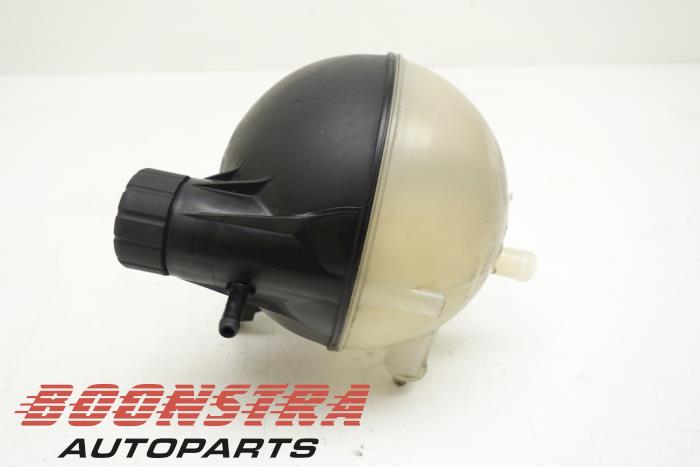 Expansion vessel from a Mercedes-Benz B (W245,242) 2.0 B-200 CDI 16V 2009