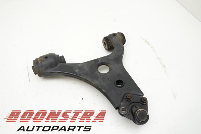 Front wishbone, right from a Mercedes-Benz B (W245,242) 2.0 B-200 CDI 16V 2009