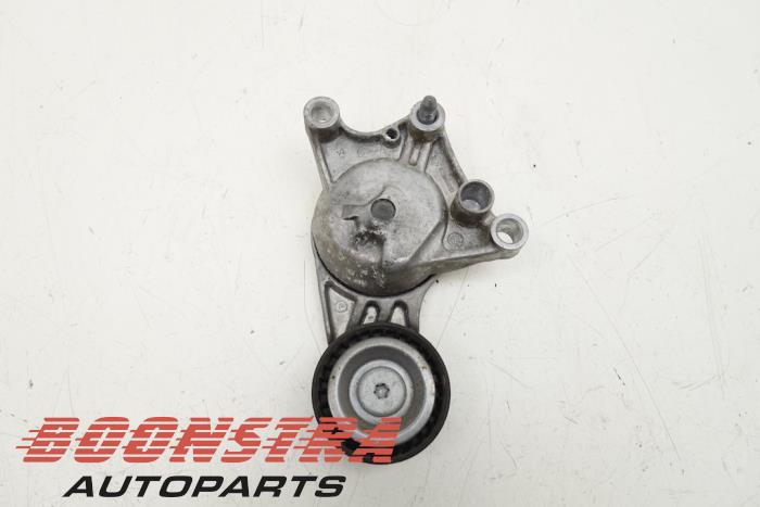 Usados Rodillo tensor correa múltiple Peugeot 208 I (CA/CC/CK/CL) 1.6 Blue HDi 100 Precio € 24,95 Norma de margen ofrecido por Boonstra Autoparts