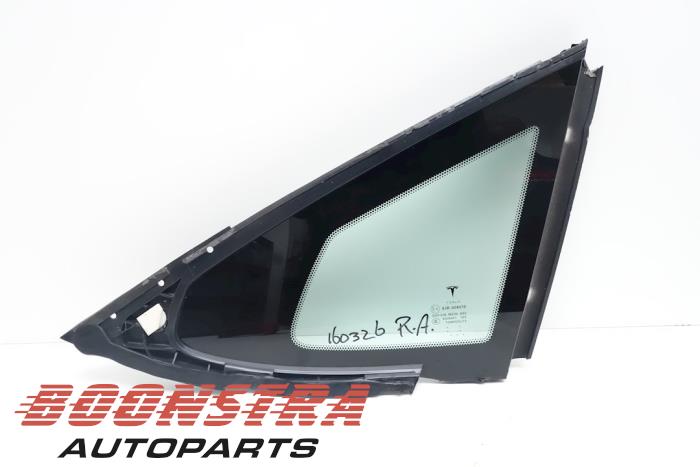Usados Ventanilla triangular derecha detrás Tesla Model S Precio € 89,25 Norma de margen ofrecido por Boonstra Autoparts
