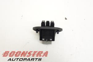 Used Sliding door switch Opel Vivaro 1.6 CDTI BiTurbo 120 Price € 30,19 Inclusive VAT offered by Boonstra Autoparts