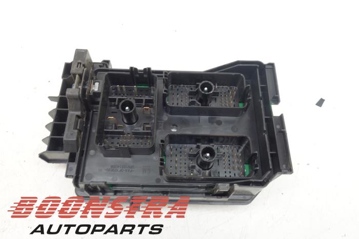 Fuse box from a Opel Astra K Sports Tourer 1.0 Turbo 12V 2016