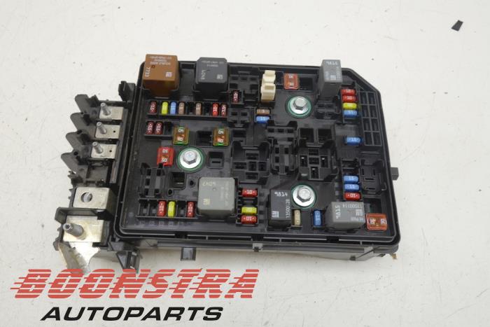 Fuse box from a Opel Astra K Sports Tourer 1.0 Turbo 12V 2016