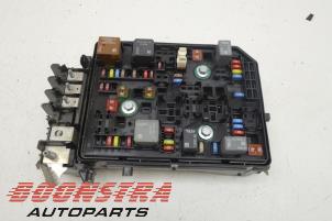 Used Fuse box Opel Astra K Sports Tourer 1.0 Turbo 12V Price € 37,46 Margin scheme offered by Boonstra Autoparts