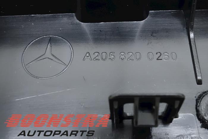 Dodatkowe swiatlo stopu srodek z Mercedes-Benz C (W205) C-250 2.2 CDI 16V BlueTEC, C-250d 2016