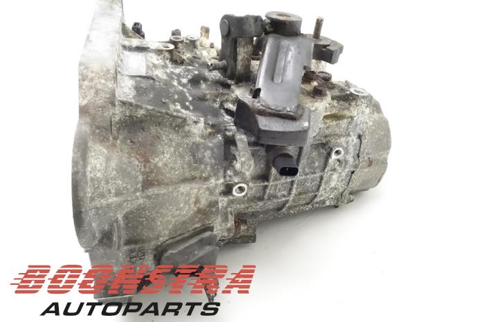 Gearbox from a Kia Carens IV (RP) 1.6 GDI 16V 2013