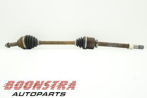 Used Front drive shaft, right Opel Vivaro 2.0 CDTI 16V Price € 36,24 Inclusive VAT offered by Boonstra Autoparts