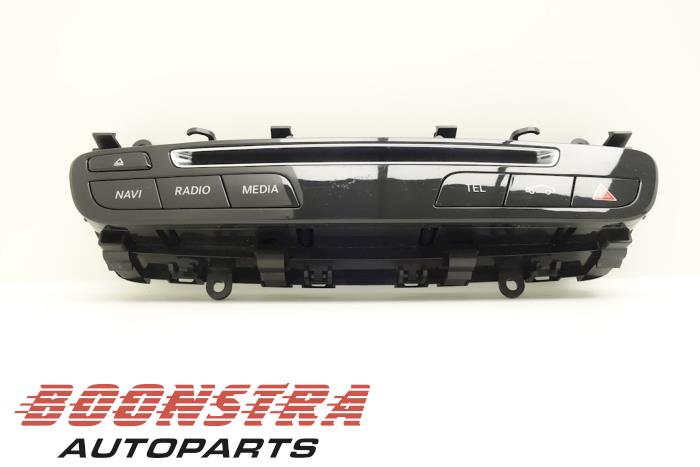 Używane Panel obslugi radia Mercedes C (W205) C-250 2.2 CDI 16V BlueTEC, C-250d Cena € 51,75 Procedura marży oferowane przez Boonstra Autoparts